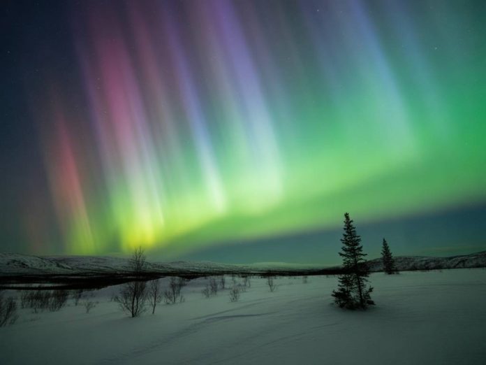 Aurore boréale blanche