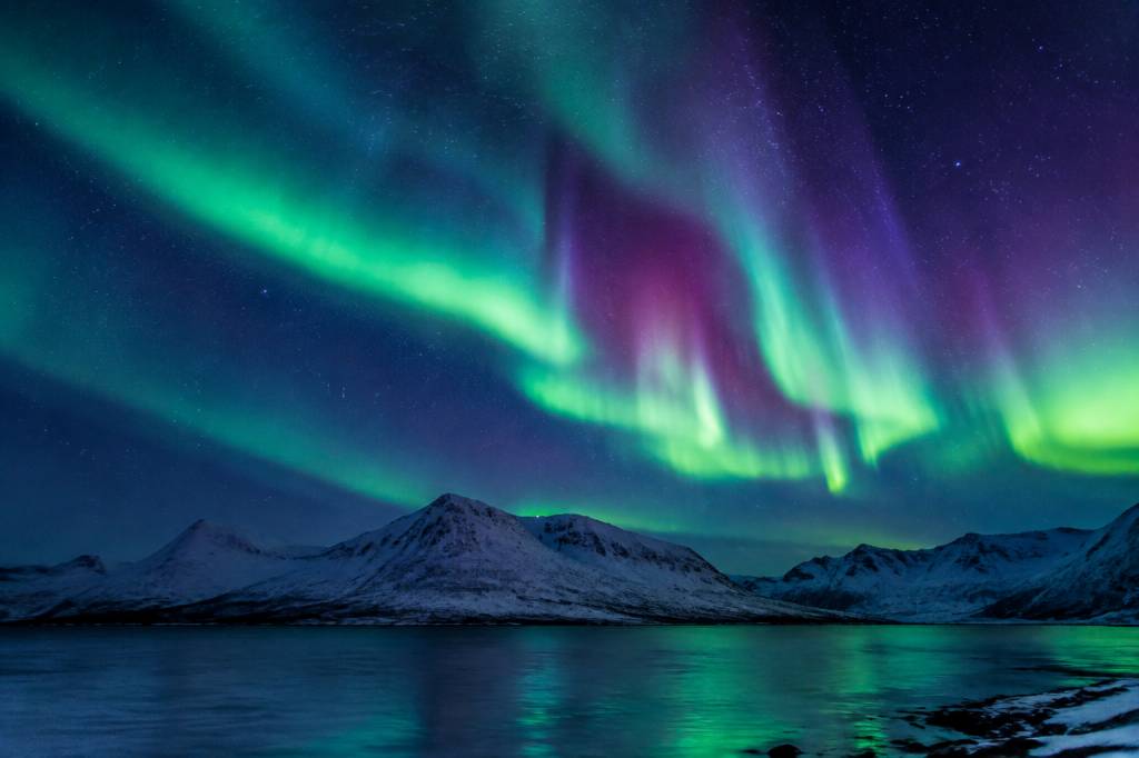 Couleur aurore boréale à l’œil nu : que voit-on vraiment dans le ciel ?